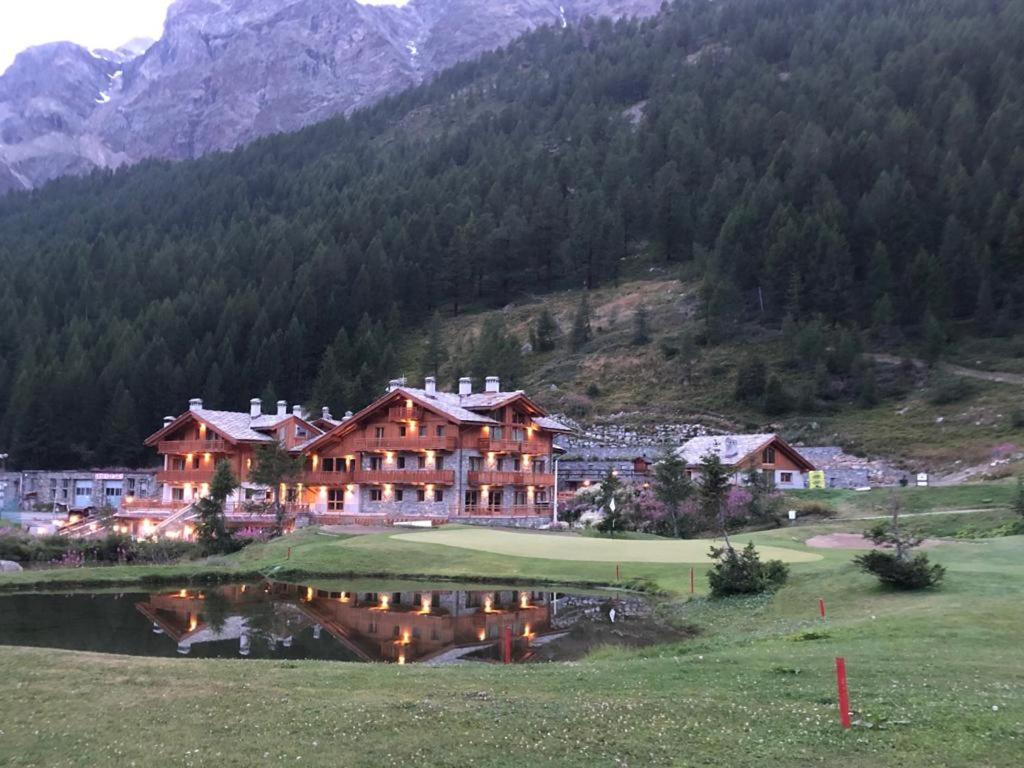 3 Chalets Aparthotel Breuil-Cervinia Eksteriør billede